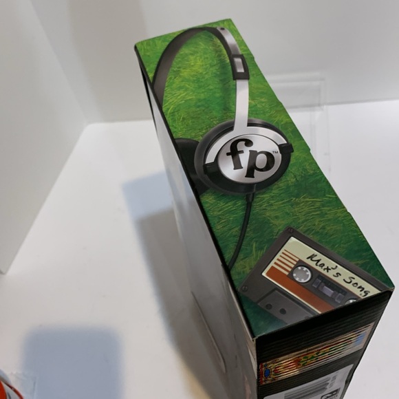 Little People Collector Stranger Things Castle Byers Special Edition Set - Picture 7 of 15